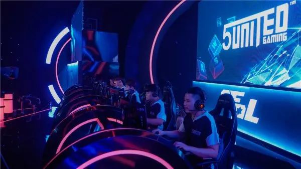 人们一同探 人们一同探