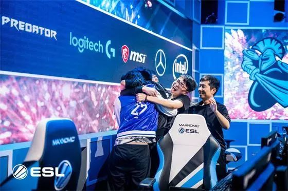 在绿茵场上 在绿茵场上