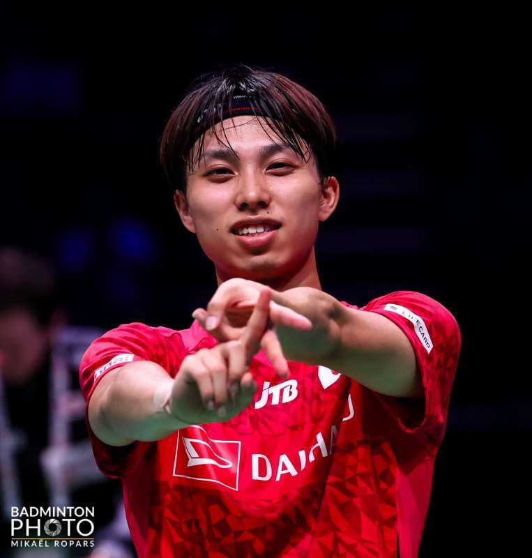 在他迈向职 在他迈向职