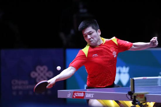 的中场选手 的中场选手